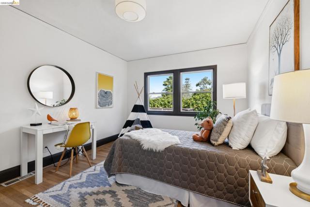 1509 Francis St, Albany CA: https://media.crmls.org/mediaz/3781a792-2045-47b4-8f67-5a959369cab6.jpg