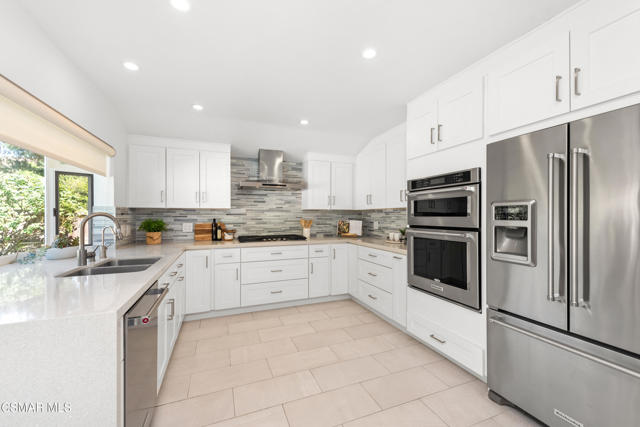 1666 Berwick Place, Westlake Village CA: https://media.crmls.org/mediaz/37828f58-7d3d-40d9-9f44-5f34b91c39b6.jpg