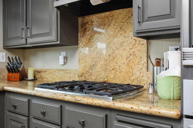 Detail Gallery Image 15 of 35 For 1585 Madrid Dr, Vista,  CA 92081 - 3 Beds | 2/1 Baths