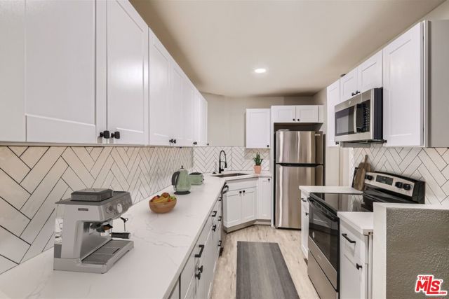 1124 North La Cienega Boulevard, 108 photo 2
