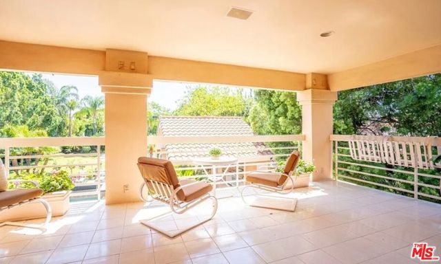 10214 Candleberry Lane, Northridge CA: https://media.crmls.org/mediaz/37834f79-889e-4c73-bfed-5a31e1c12321.jpg