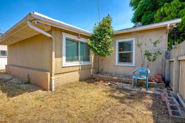 940 Gladys, El Cajon CA: https://media.crmls.org/mediaz/3783e6c7-ff63-40cb-9102-9eadd2266da4.jpg