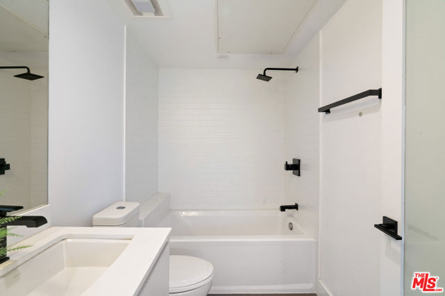 6871 Fountain Avenue, Los Angeles CA: https://media.crmls.org/mediaz/3784aef6-55b7-41fe-93ee-e0e5942ebd65.jpg