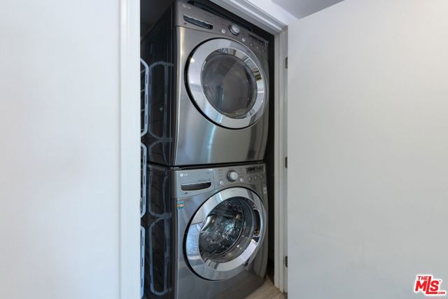 905 Hartford Drive, Beverly Hills CA: https://media.crmls.org/mediaz/3784f1db-2aae-40dd-8e3e-fa269bbb5579.jpg