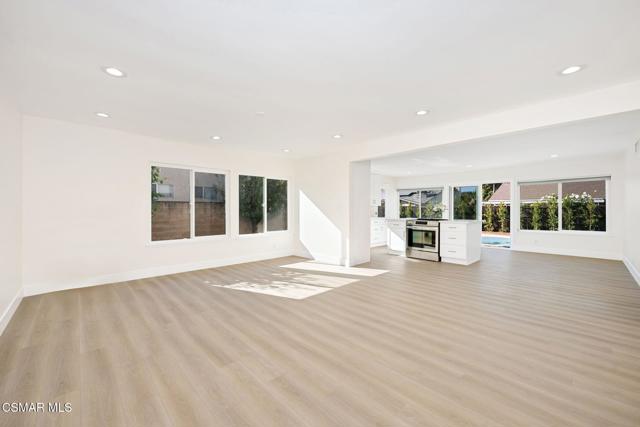 2091 Marter Avenue, Simi Valley CA: https://media.crmls.org/mediaz/37855a2a-94a2-456f-91f9-079e20b22b8f.jpg
