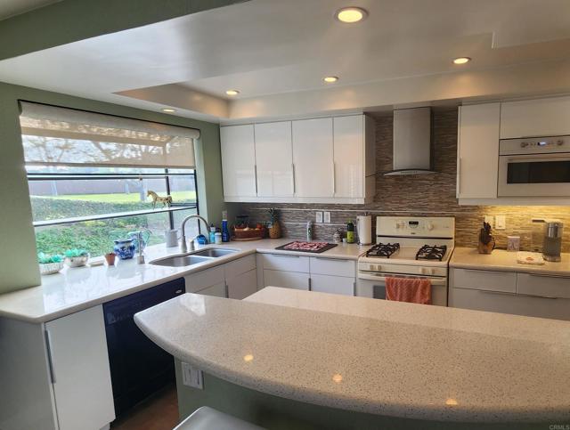 Detail Gallery Image 18 of 30 For 4531 Chateau Deivw, San Diego,  CA 92117 - 2 Beds | 2 Baths