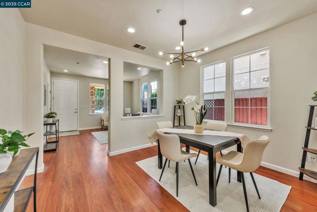 237 Dutra Vernaci Dr, Union City CA: https://media.crmls.org/mediaz/37857627-a63b-4e86-b8f7-c0d9f3099db1.jpg