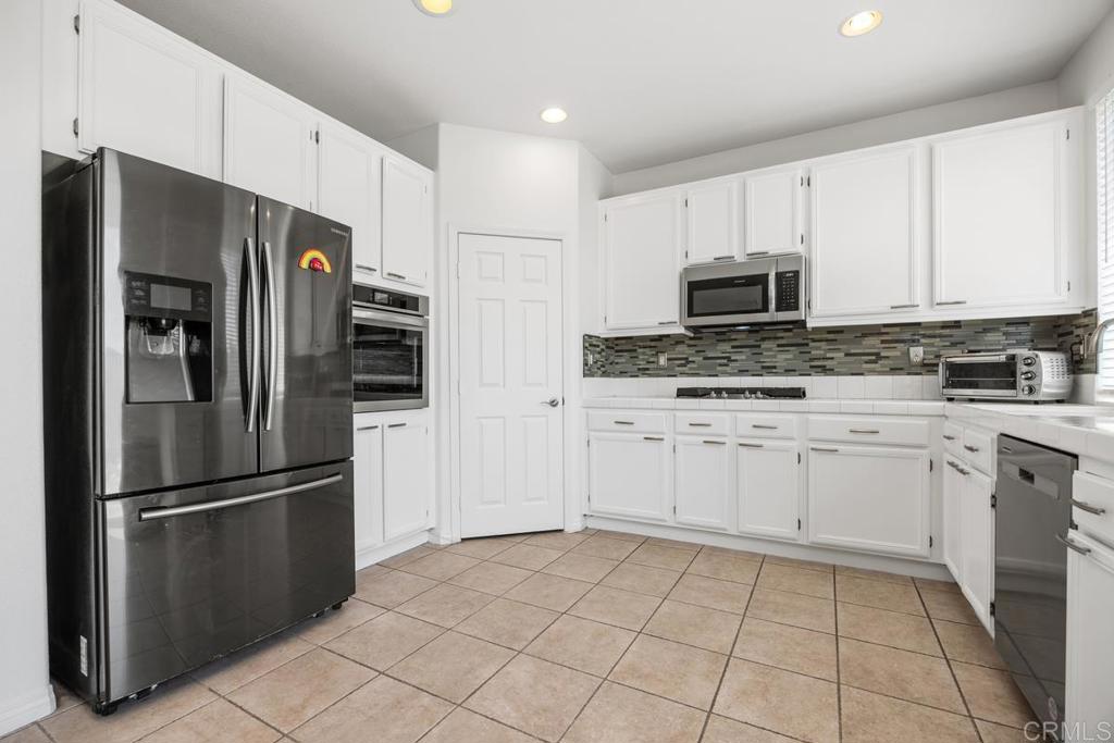 687 Glasgow Court - photo 19