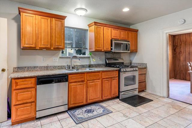 3014 Coolidge Avenue, Oakland CA: https://media.crmls.org/mediaz/3787654d-8209-4940-bd20-2247966363d0.jpg