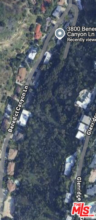 3806 N Glenridge Drive, Sherman Oaks CA: https://media.crmls.org/mediaz/378787fd-b915-40c7-b6c2-8e9054534451.jpg