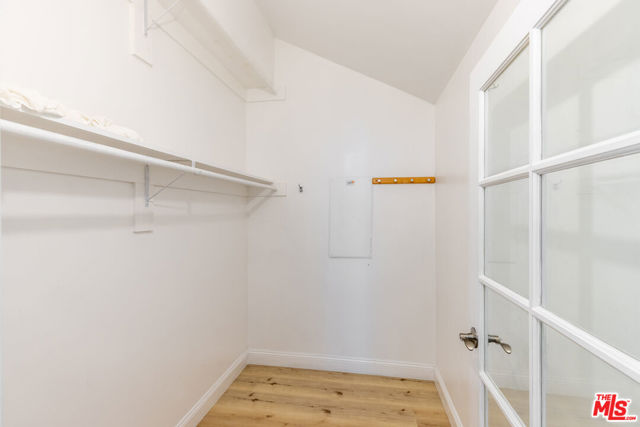 5510 Wilbur Avenue, Los Angeles CA: https://media.crmls.org/mediaz/3787f4a9-f84f-406f-830b-278b144d0bb9.jpg
