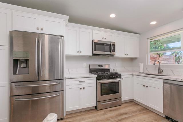 132 134 Phoebe St, Encinitas CA: https://media.crmls.org/mediaz/37886893-d5a8-4e98-a076-467e54126abb.jpg