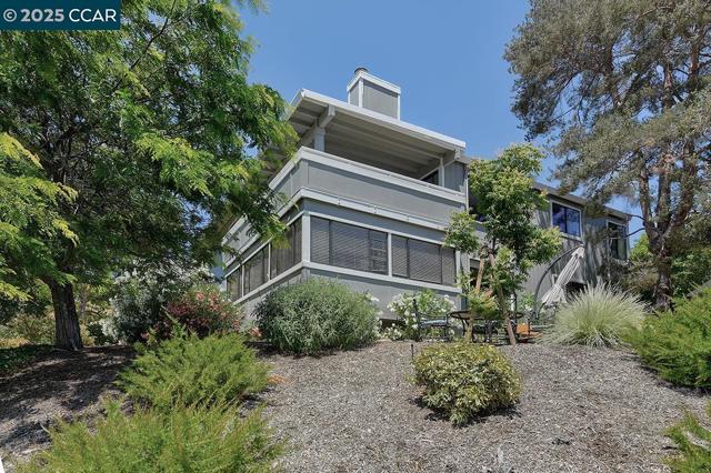 3612 Rossmoor Parkway, Walnut Creek CA: https://media.crmls.org/mediaz/3788cade-5b38-4dcc-8aa0-7d5ab1033926.jpg