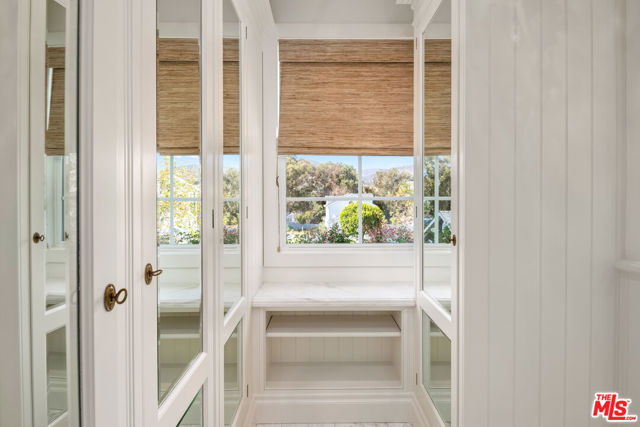 28870 Hampton Place, Malibu CA: https://media.crmls.org/mediaz/3788fe6d-8a75-4a64-9cf2-75445b833400.jpg