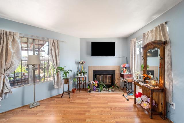 4643 Cherokee Avenue, San Diego CA: https://media.crmls.org/mediaz/37895f14-35c1-40c5-8920-47fb2acfbfca.jpg
