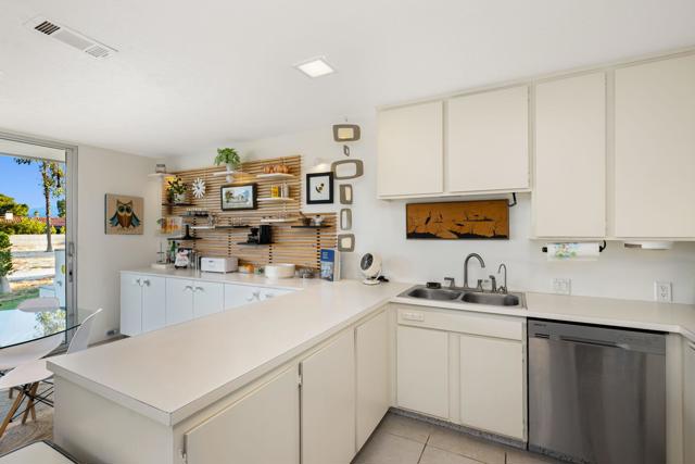 2501 N Whitewater Club Drive, Palm Springs CA: https://media.crmls.org/mediaz/3789931d-6a81-496d-9553-2ce02f957db8.jpg