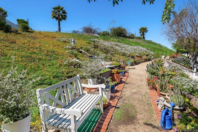 328 Killdeer, Oceanside CA: https://media.crmls.org/mediaz/378a9aae-5146-47c6-a384-712ea7803eb5.jpg