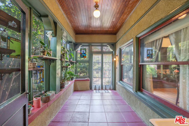 1049 Elden Avenue, Los Angeles CA: https://media.crmls.org/mediaz/378aaa14-09c8-47e6-896f-73f2f2d57961.jpg