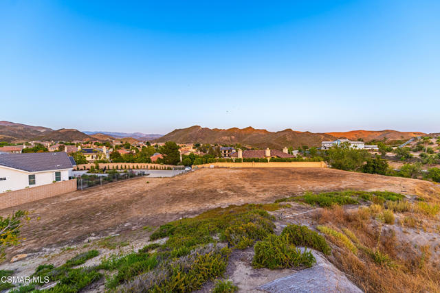 4221 Goldstone Lane, Simi Valley CA: https://media.crmls.org/mediaz/378bccbe-60ce-4e95-96fb-8fecf5d75172.jpg