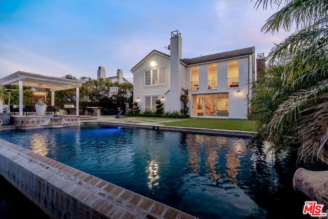 6 Bed Home for Sale in Calabasas, California