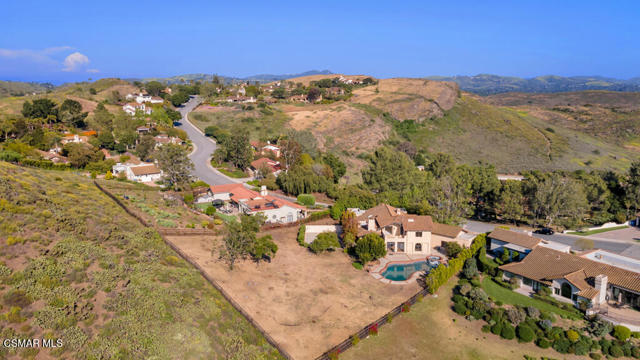 751 Wildwood Avenue, Thousand Oaks CA: https://media.crmls.org/mediaz/378d189b-3cba-457e-81ca-ea4268f37fba.jpg