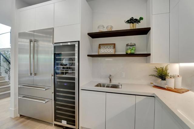 546 9th Avenue, Menlo Park CA: https://media.crmls.org/mediaz/378d4f3f-fde0-4ea9-845d-b441fe7ad583.jpg