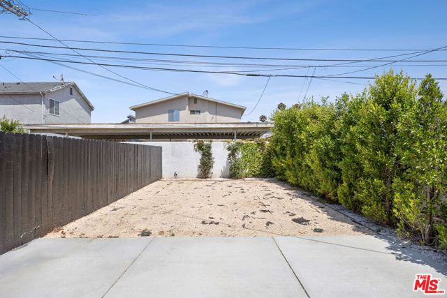 3940 Huron Avenue, Culver City CA: https://media.crmls.org/mediaz/378d6ea5-4759-4688-938c-ea9c9a09bcad.jpg