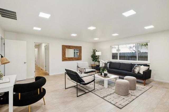 3 Sommerset Rise, Monterey CA: https://media.crmls.org/mediaz/378e233b-620b-4bd7-af15-0cc397feed40.jpg