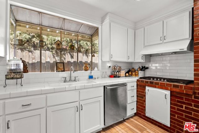 1186 Mcclellan Drive, Los Angeles CA: https://media.crmls.org/mediaz/378e6d73-1c59-4974-8032-4ddc8e5a74a6.jpg