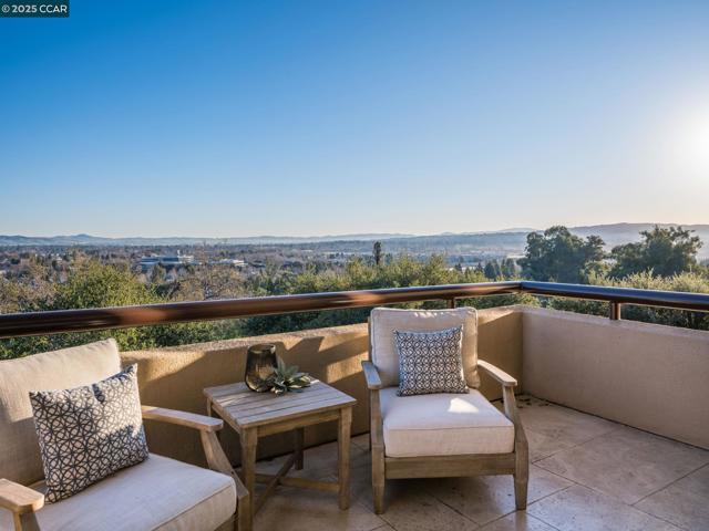 21 Deer Oaks Ct, Pleasanton CA: https://media.crmls.org/mediaz/378f55d3-d50f-4053-b137-864d5c4ffabd.jpg
