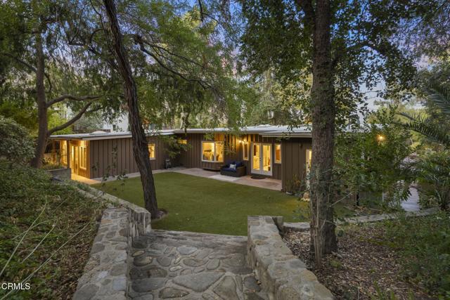 1003 N Montgomery Street, Ojai CA: https://media.crmls.org/mediaz/37908bbc-2a56-4f23-874c-ded98856cb2b.jpg