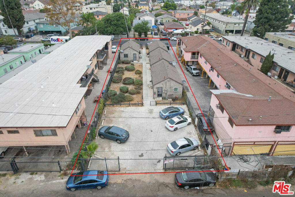 640 W 81st St