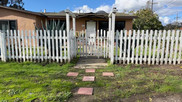 271 Paul Avenue, Salinas CA: https://media.crmls.org/mediaz/3791c541-ef80-4ce3-95a1-df89dbe09d70.jpg