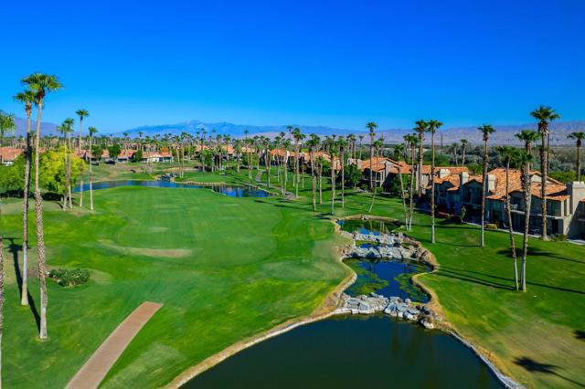 38417 Nasturtium Way, Palm Desert CA: https://media.crmls.org/mediaz/3791f711-3517-4fe5-8300-203d09c4cba4.jpg