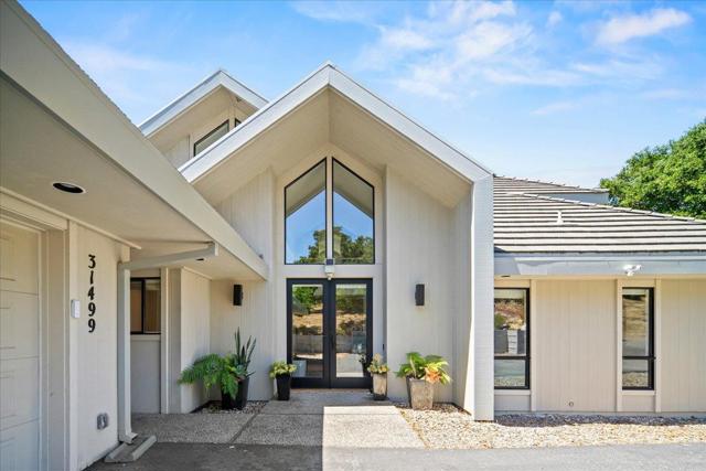 31499 Via Las Rosas, Carmel Valley CA: https://media.crmls.org/mediaz/37923009-913f-41a2-8af5-ab9a3cd708c6.jpg