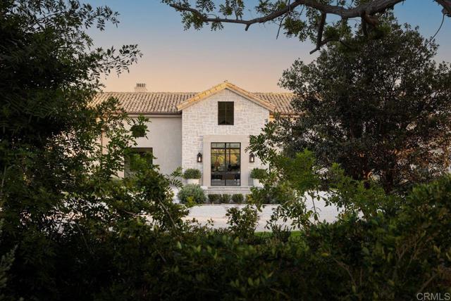 17845 Via de Fortuna, Rancho Santa Fe CA: https://media.crmls.org/mediaz/37926485-db0f-4bd6-a48a-eac6d19450ab.jpg