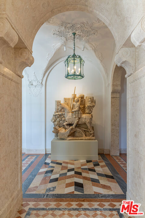 https://media.crmls.org/mediaz/3792f576-b24a-4c08-97f5-4ad01af3aeed.jpg?preset=X-Large
