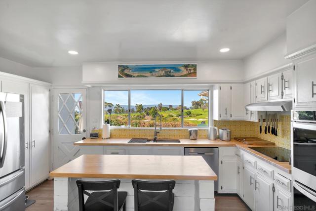 Image 7 of 11 For 1402 W Muirlands Dr