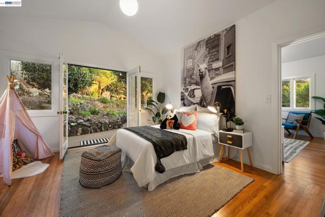 Image 6 of 60 For 491 Vincente Avenue