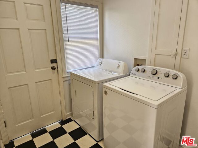 441 1/2 S Palm Drive, Beverly Hills CA: https://media.crmls.org/mediaz/3793ff9d-1600-486b-901c-e3aac67eeb57.jpg