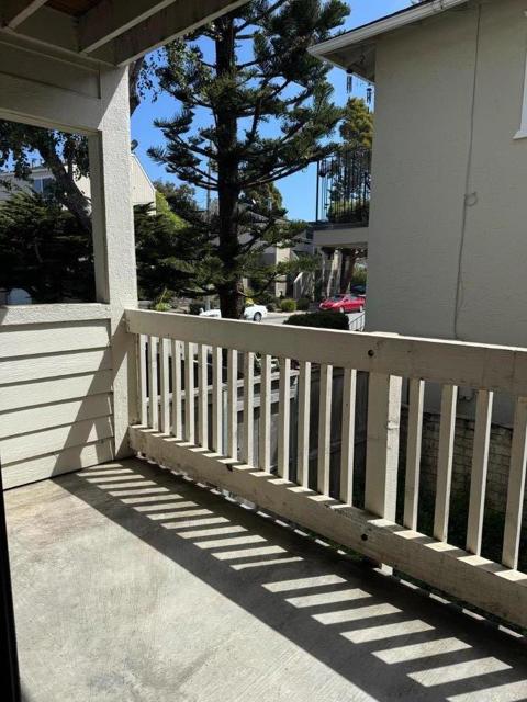 460 Pine Avenue, Half Moon Bay CA: https://media.crmls.org/mediaz/37941001-aae5-4db2-a128-fe97734c1f83.jpg