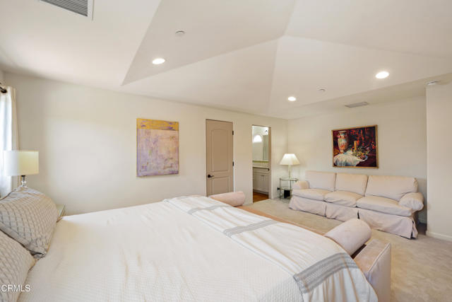 212 S Montgomery Street, Ojai CA: https://media.crmls.org/mediaz/379443dc-a7c3-4040-a4d6-45ad6e983c6d.jpg