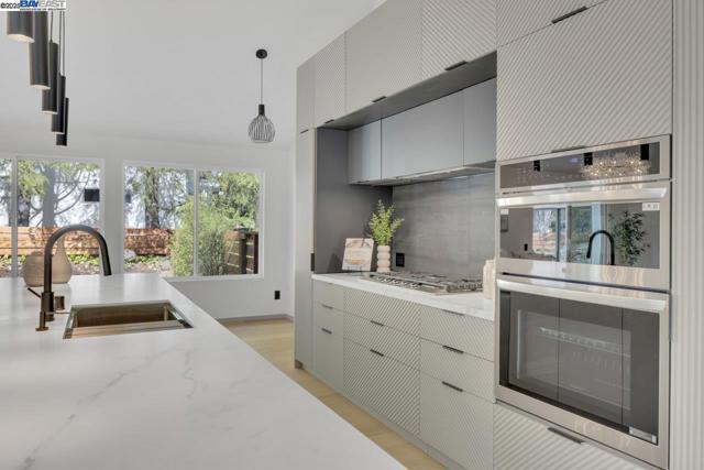 560 Old Orchard Drive, Danville CA: https://media.crmls.org/mediaz/3794c23e-8c9a-4dc0-8079-aceed899421e.jpg