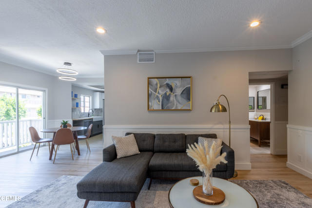 Detail Gallery Image 5 of 26 For 5135 Zelzah Ave #107,  Encino,  CA 91316 - 2 Beds | 2 Baths