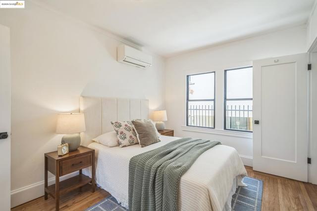 1515 Derby St, Berkeley CA: https://media.crmls.org/mediaz/379504b1-ce21-45f5-acb6-bd65f49bb8f7.jpg