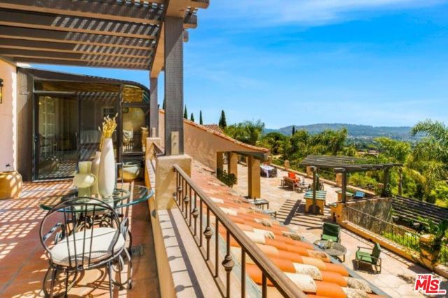3756 FOOTHILL ESTATE (Private Lane) Road, Santa Barbara CA: https://media.crmls.org/mediaz/3795a3d3-ede9-4c0d-84b8-05cb399034c4.jpg