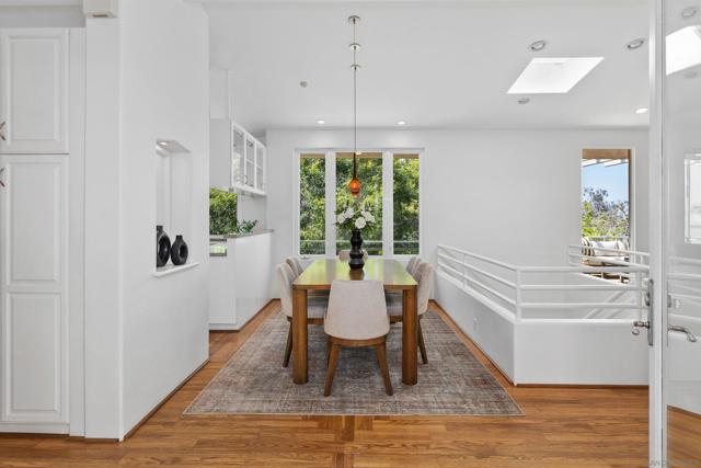 405 W Nutmeg St, San Diego CA: https://media.crmls.org/mediaz/3795fca4-1c41-4af1-8504-5777dbc78216.jpg