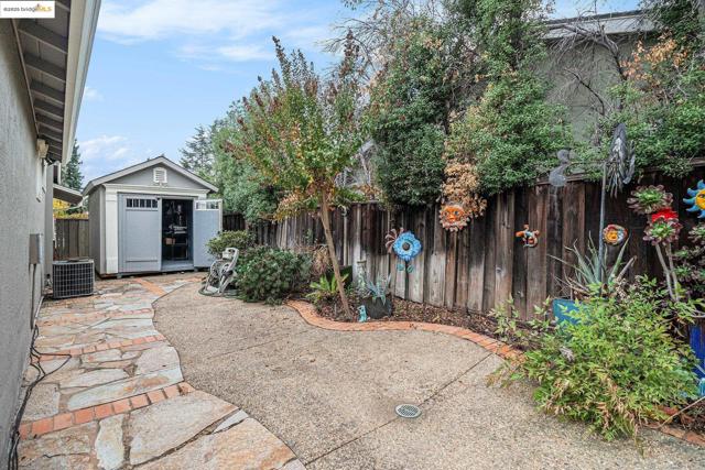 410 Kevin Ct, San Ramon CA: https://media.crmls.org/mediaz/37962fa2-df6f-4a70-835a-870811632687.jpg