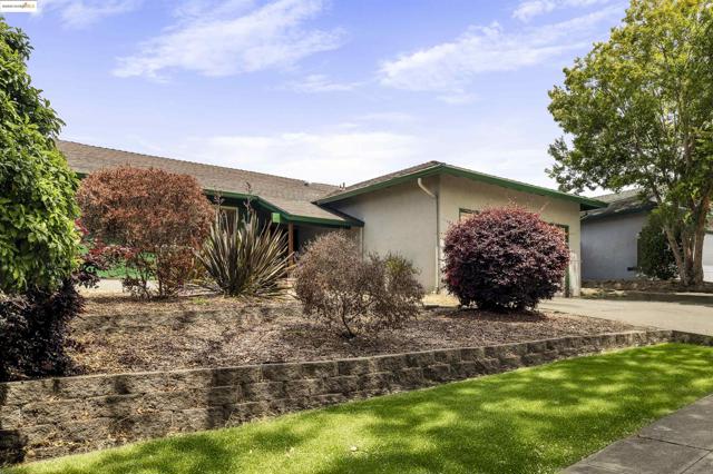 2847 Shane Dr, Richmond CA: https://media.crmls.org/mediaz/37967127-aef7-45b3-aa87-8f623715538b.jpg