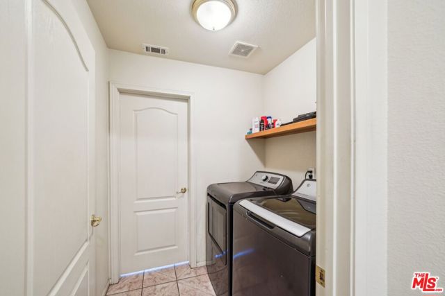 16185 Viho Road, Apple Valley CA: https://media.crmls.org/mediaz/37968b98-5675-4c94-9b6a-85eeae8cc7f3.jpg